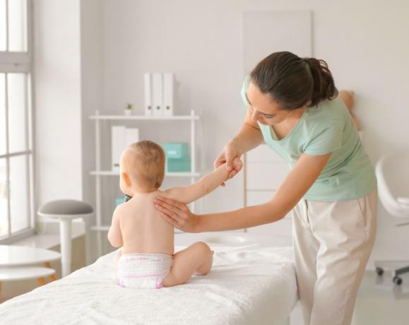 Soulagement du torticolis du bébé